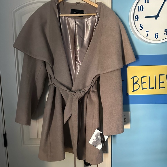 Tahari Marla coat - Picture 2 of 2